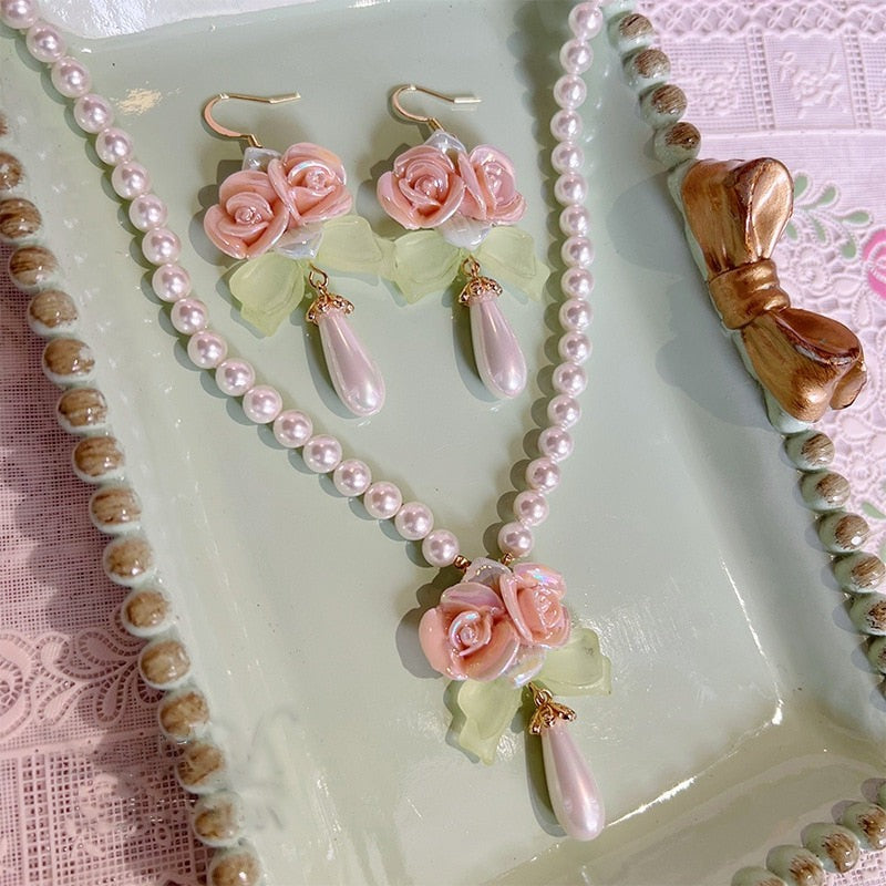 coquette pearl necklace with pink rose