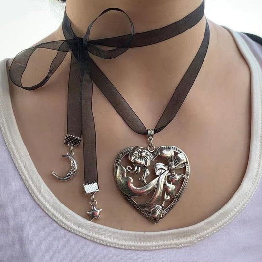 Queen of Hearts Necklace, Heart Necklace Silver, Heart Wings, Coquette  Jewelry, Downtown Girl, Soft Grunge, Fairycore, Gothic, Crystals -   Canada